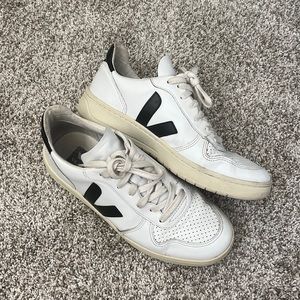 White Veja Sneakers Women’s Size 9